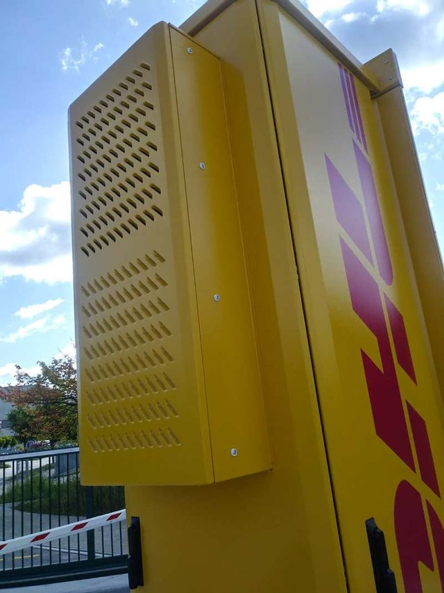 Service | Rittal Klimaschrank der DHL
